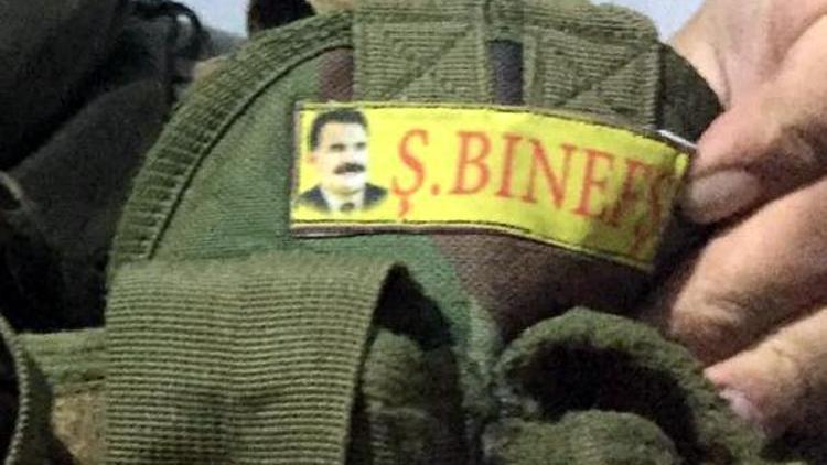 YPG yeleklerinde Öcalan arması, ders kitaplarında sözde Kürdistan haritası