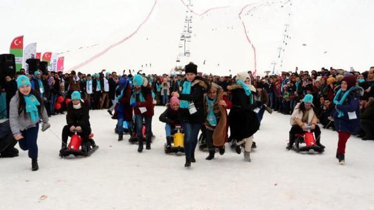 Bingöldeki kayak festivaline 60 ülkenden yüzlerce kişi katıldı