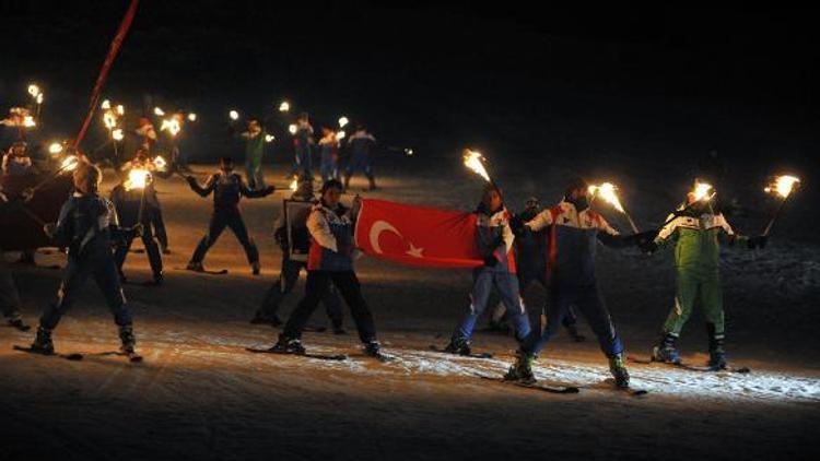 Bursada kayakçılar federasyona tepki için kayak takımlarını yaktı