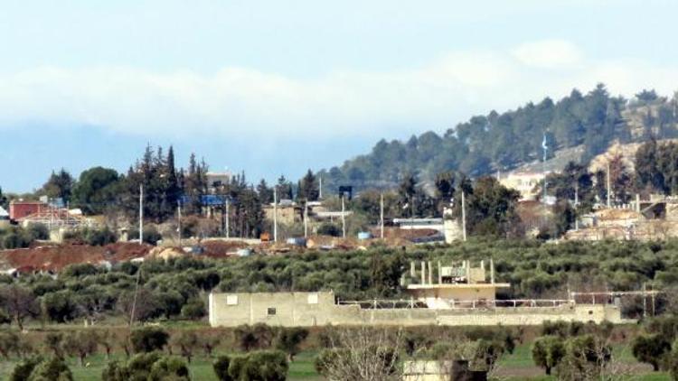 Afrin kırsalındaki köylerde PYD paçavraları dalgalanıyor