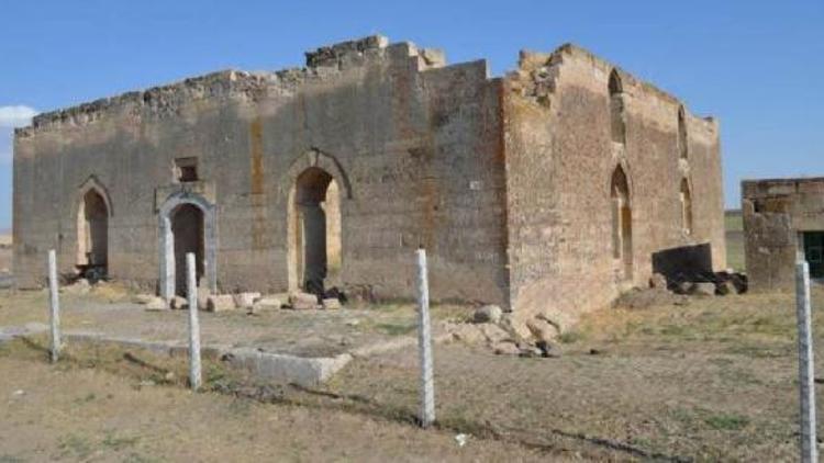 Hüsameddin-i Ankaravi tarihi camii ve türbesi restore bekliyor