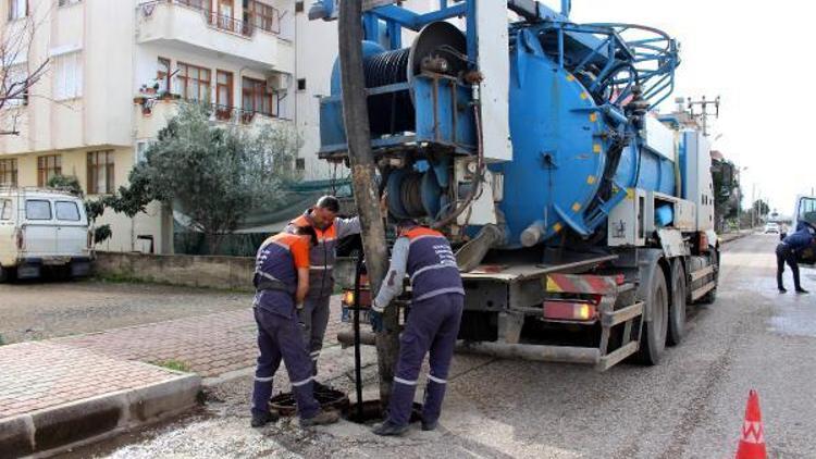 Kumlucada kanalizasyonlar temizleniyor