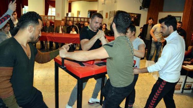 Çaycuma belediyesi bilek güreşi turnuvası düzenledi