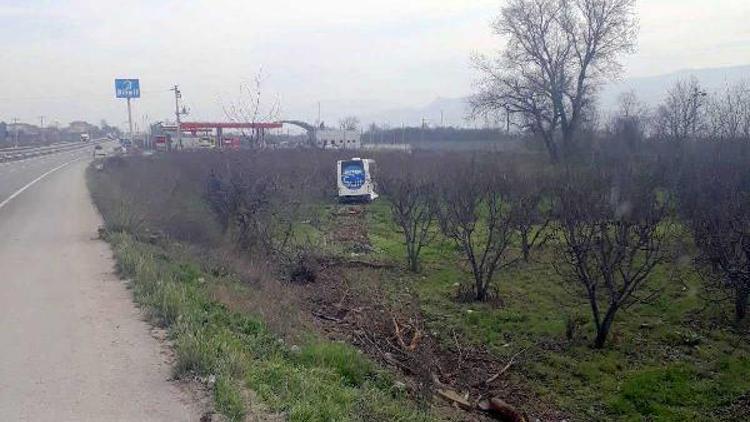 Yolcu otobüsü meyve bahçesine girdi: 6 yaralı