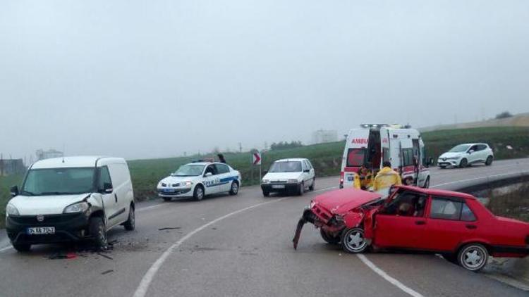 Kadın sürücülerin kullandığı araçlar çarpıştı: 3 yaralı