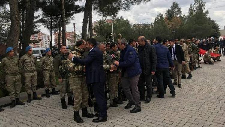 Diyarbakırda 64 güvenlik korucusu Afrine uğurlandı