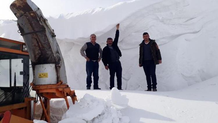 Ardahanda kardan kapanan köy yolları açılıyor