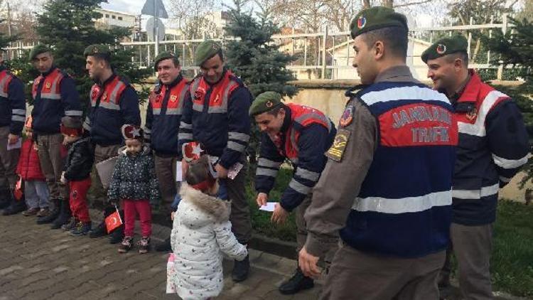 Bursalı miniklerden sınırdaki Mehmetçiğe hediye