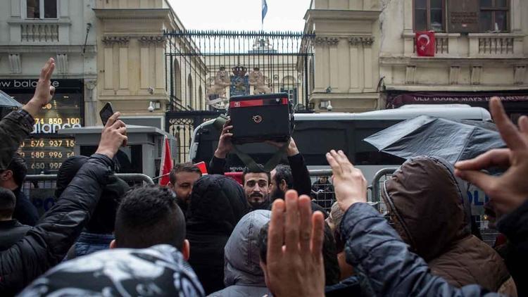 Hollandadan krizi tırmandıran hamle Bugün oylanıyor...