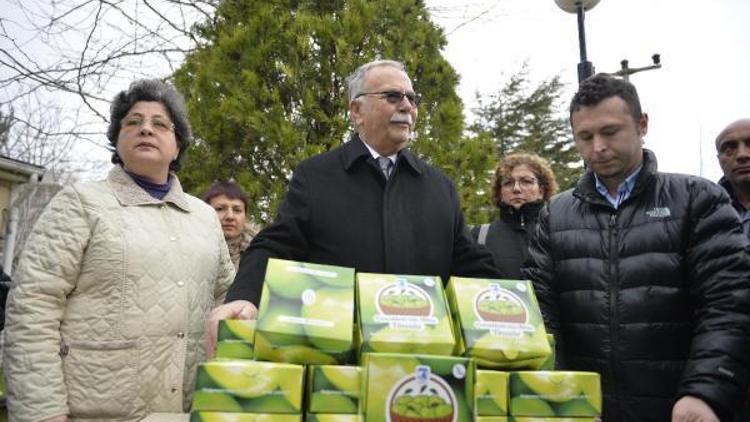 Çanakkale Belediyesine, öğrencilere elma dağıtma izni verilmedi