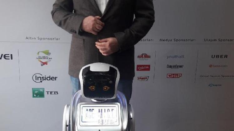 Robot Sanbot teknoloji zirvesinde ilgi odağı oldu