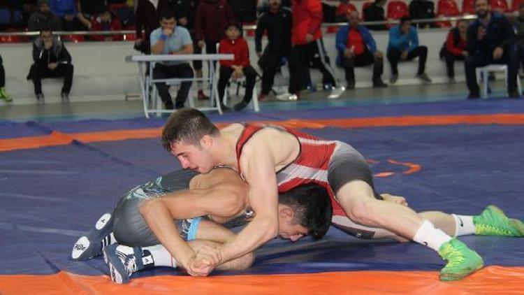 Amasya’da Yıldızlar Serbest Güreş Türkiye Şampiyonası sona erdi (GÖRÜNTÜLÜ)