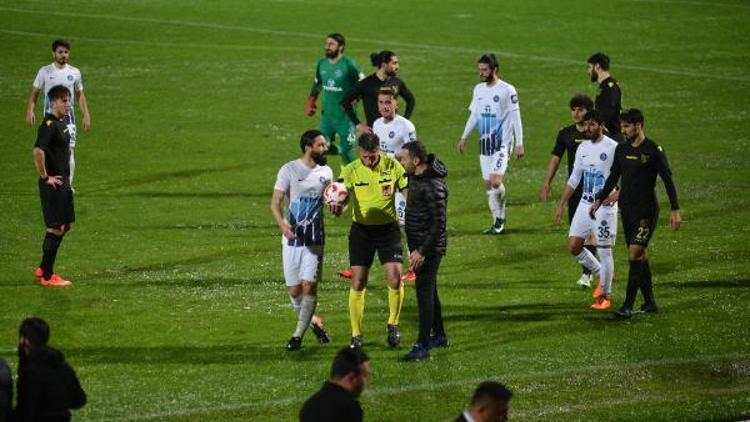 Adana Demirspor - İstanbulspor maçı dolu yağışı nedeniyle ertelendi