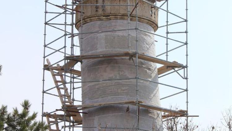Pisa Kulesinden daha eğri olan Ulu Caminin minaresi restore ediliyor