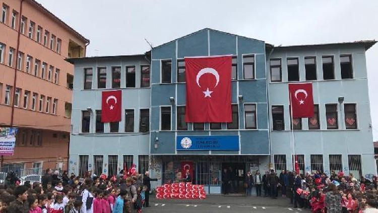 Öğrencilerden Mehmetçike fındık ve mektuplu destek