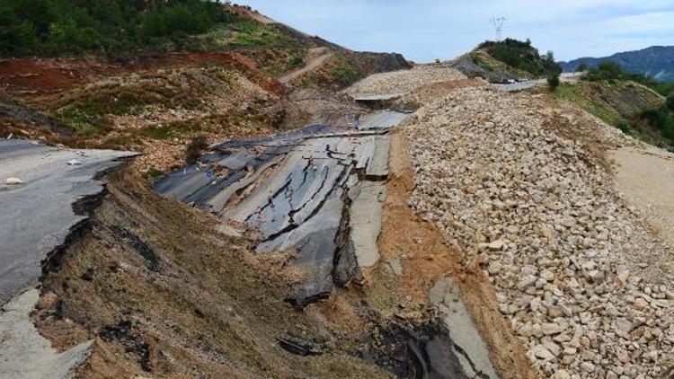 Kumluca- Antalya yolunda heyelan devam ediyor