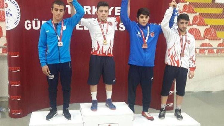 Büyükşehir güreşçisi Türkiye Şampiyonu