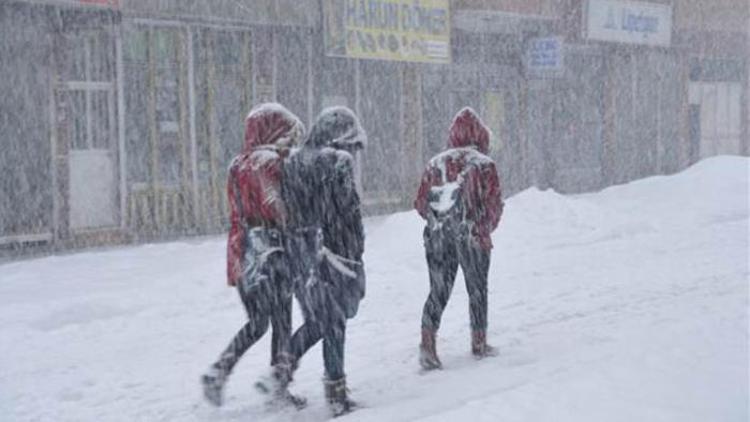 Öğrencilerden Vali Vasip Şahin’e: Vasip amca kar başladı, gerekeni yap