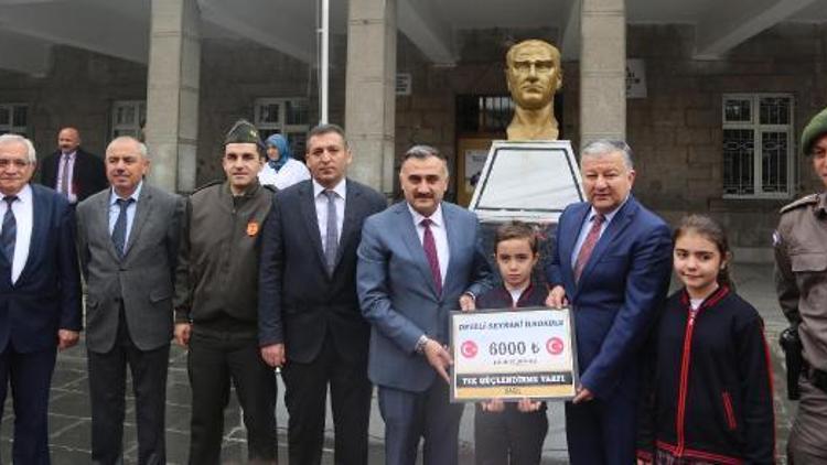 Minik öğrencilerden Mehmetçiğe 6 bin liralık bağış