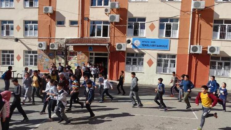 Ortaokulda deprem tatbikatı