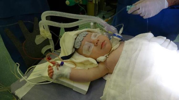 5 aylık Hüseyin bebek, ithal doktor ile yaşama tutundu
