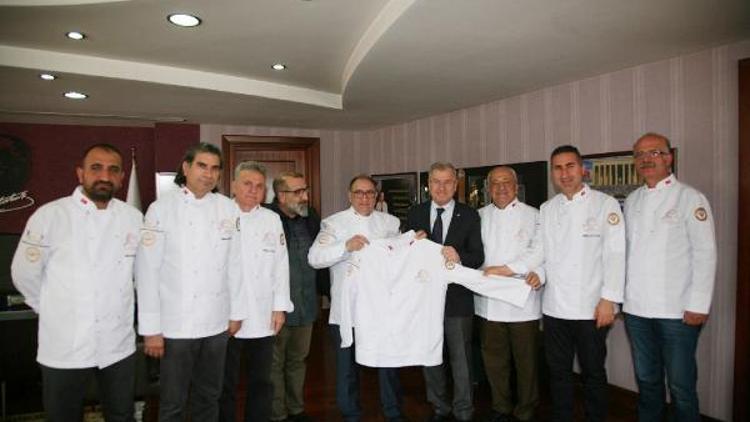 ATO Başkan Menevşeden, Adanalı aşçılara destek