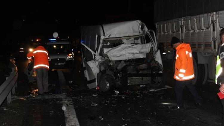 TIRa çarpan aracın Ukraynalı sürücüsü yaralandı