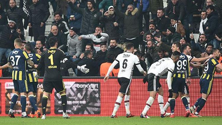 Beşiktaş - Fenerbahçe derbisinde 4 gol, 3 kırmızı kart...