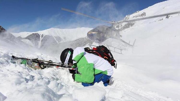 Heliski tutkunlarını, çığdan airbag çanta koruyor