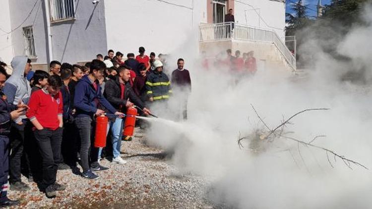 Öğrencilere yangın tatbikatı