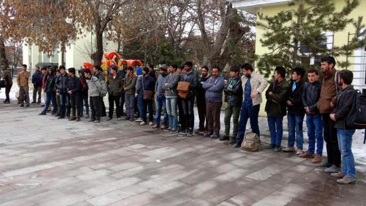 Erzurumda iki haftada 2 bin 500 kaçak yakalandı