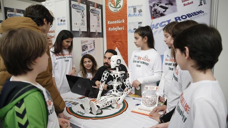 2 robotla başladı dünyaya açıldı