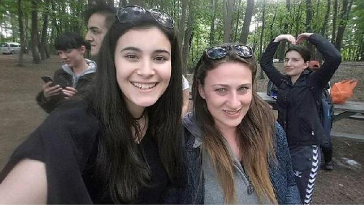 Arnavutköydeki öğrenci servisi kazasında hayatını kaybeden genç kız son yolculuğuna uğurlandı