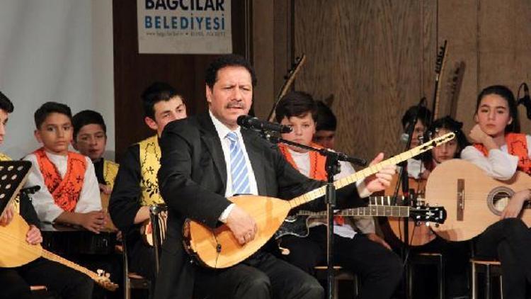UNESCO ödüllü sanatçı Feryadi, küçük müzisyenlere hayran kaldı