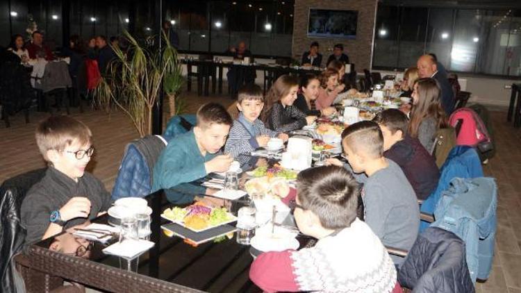 Pınarhisar Belediye Başkanı Cingöz, il birincisi olan öğrencileri kutladı