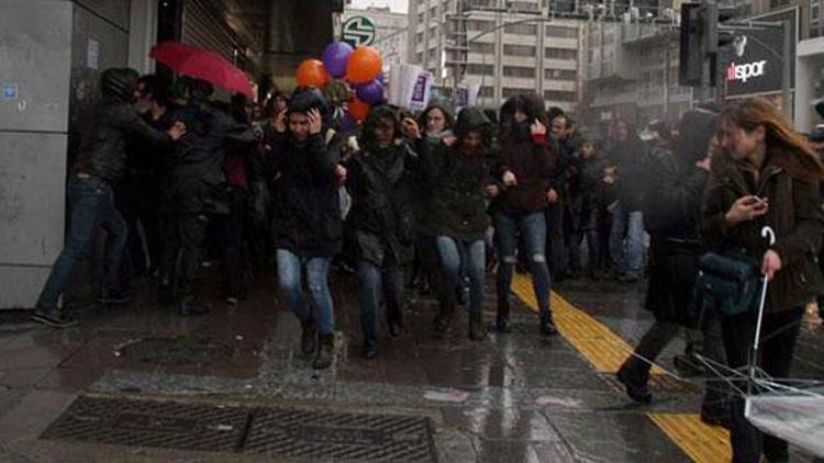 Kadınlar Günü açıklaması yapmak isteyen gruba polis müdahalesi: 15 gözaltı