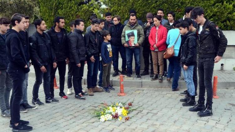 Ölen arkadaşlarını kaza yerinde andılar