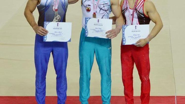 Milli cimnastikçisi Ferhat Arıcan gümüş madalya kazandı