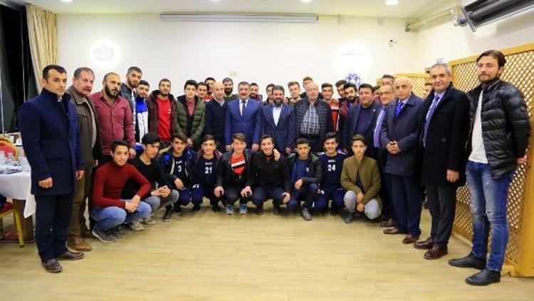 Başkan Gürkan, sporcularla bir araya geldi