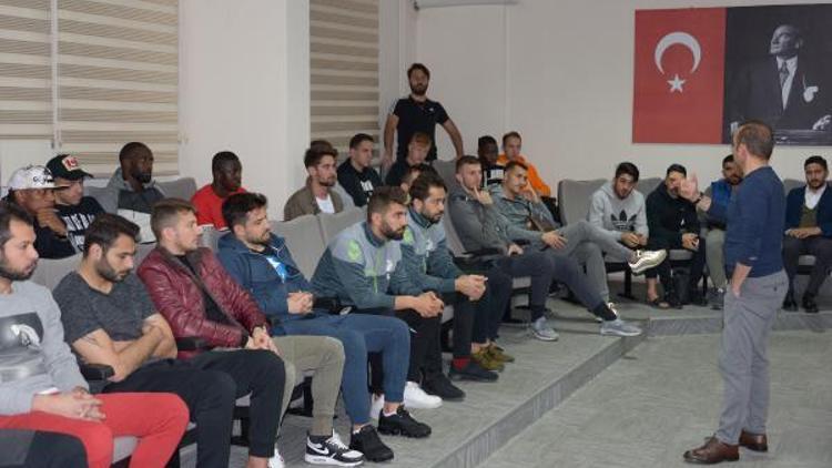 Mehmet Özdilek, futbolcular ve kulüp personeliyle vedalaştı