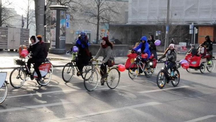Kadınlar 100’üncü yıl dönümünü bisiklet turuyla kutladı