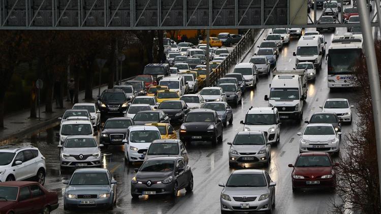 Bulvarda hafta sonu trafiği