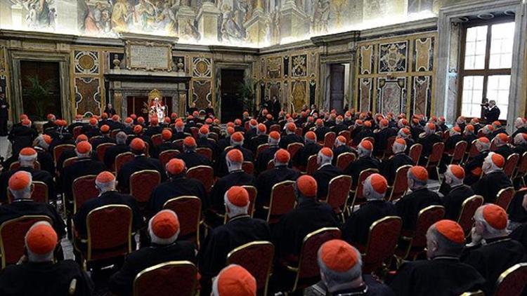 Vatikan şokta Eskort 40 gay rahibi deşifre etti