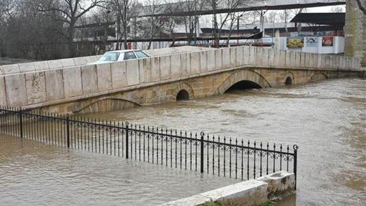 Tunca Nehri taştı; bir kişi hayatını kaybetti