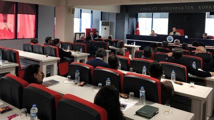 Menderes meclisinde İZSU kazılarına kravatlı tepki
