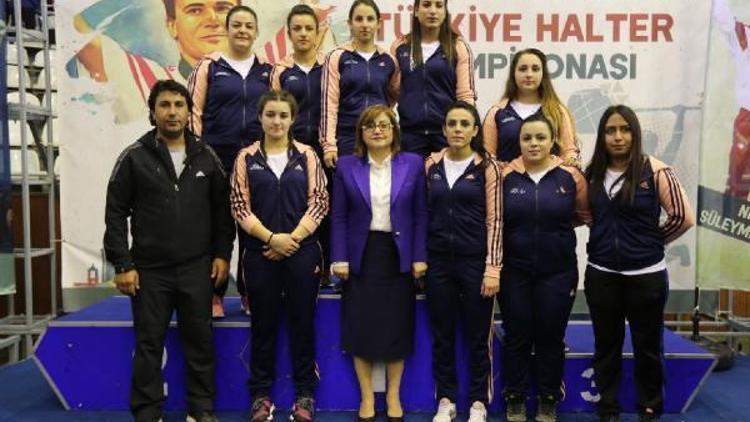 Büyükşehirin halter takımı Türkiye ikincisi oldu