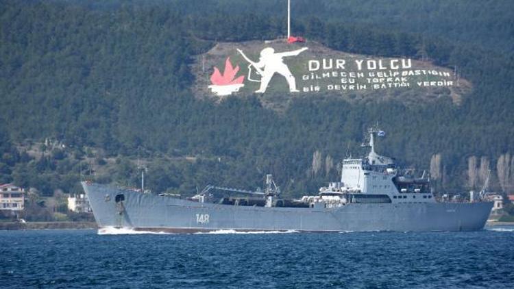 Askeri araç yüklü Rus gemisi Akdenize iniyor