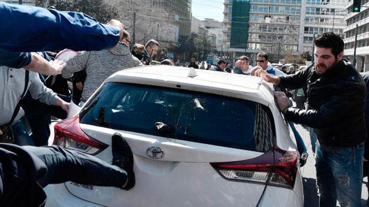 Uber sürücülerine tekme tokat saldırdılar...