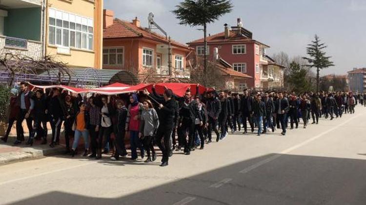 Öğrenciler Mehmetçik için yürüdü