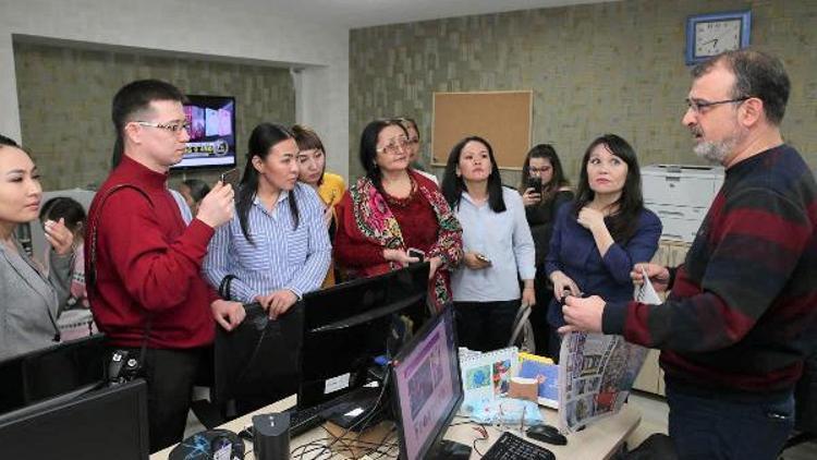 Türk dili konuşan gazeteciler İzmirde